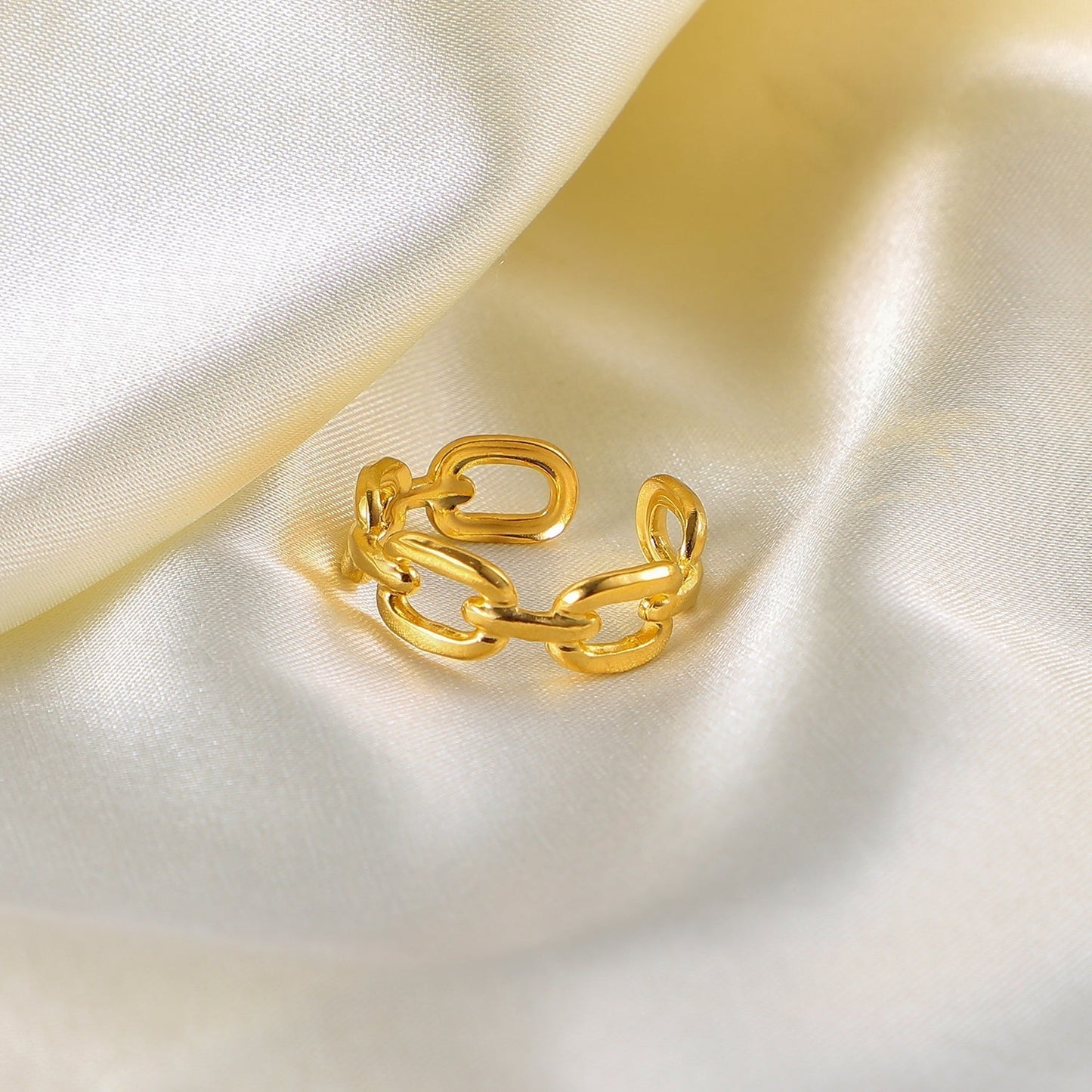 Square Buckled Chain Ring