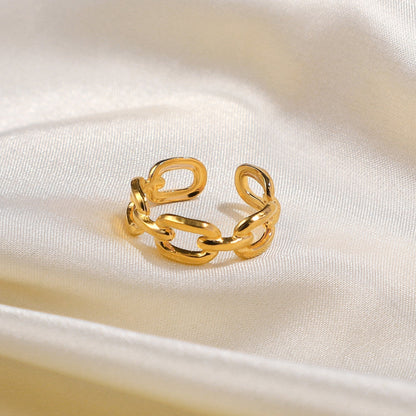 Square Buckled Chain Ring
