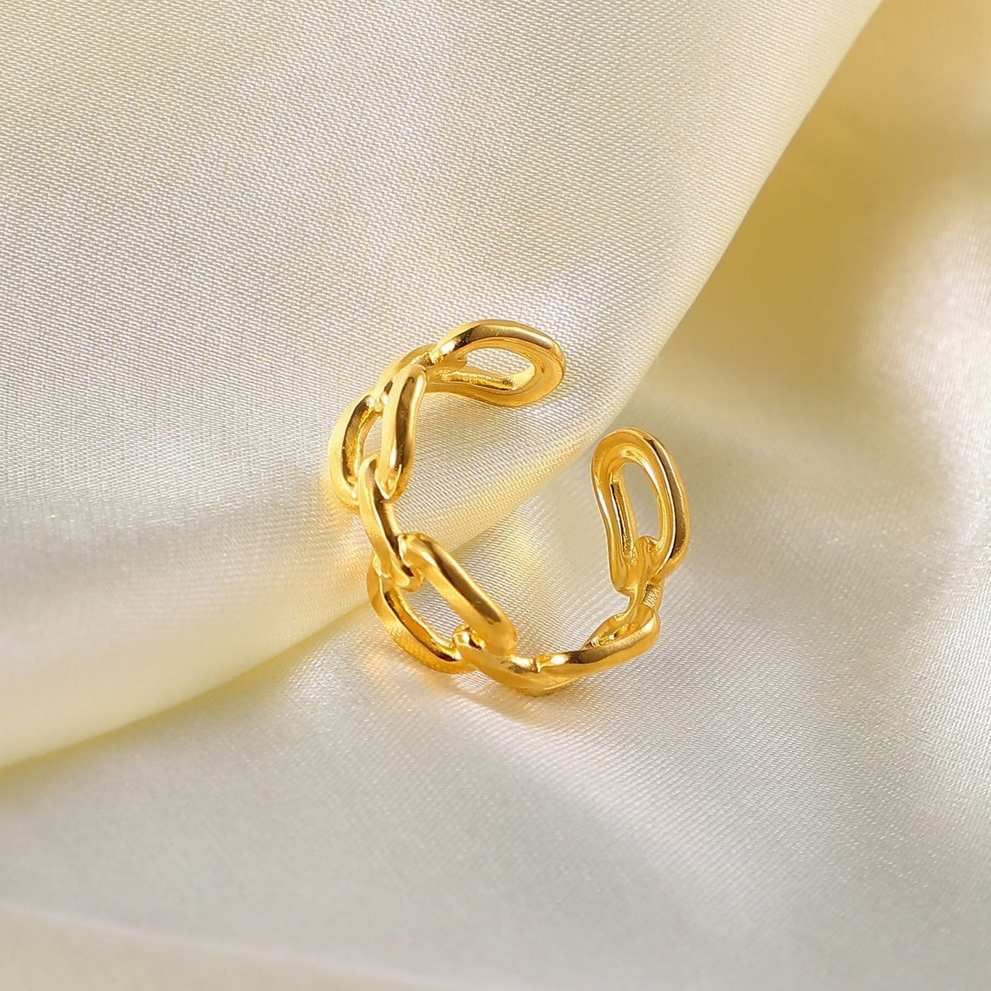 Square Buckled Chain Ring