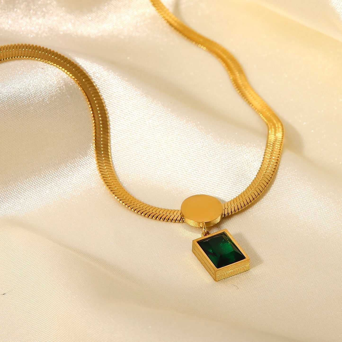 Luxurious Square Pendant Necklace